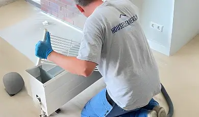 Verhuisschoonmaak Den Haag, grondige reiniging binnenkant radiator.